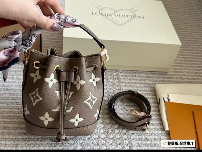 Lv mini bucket