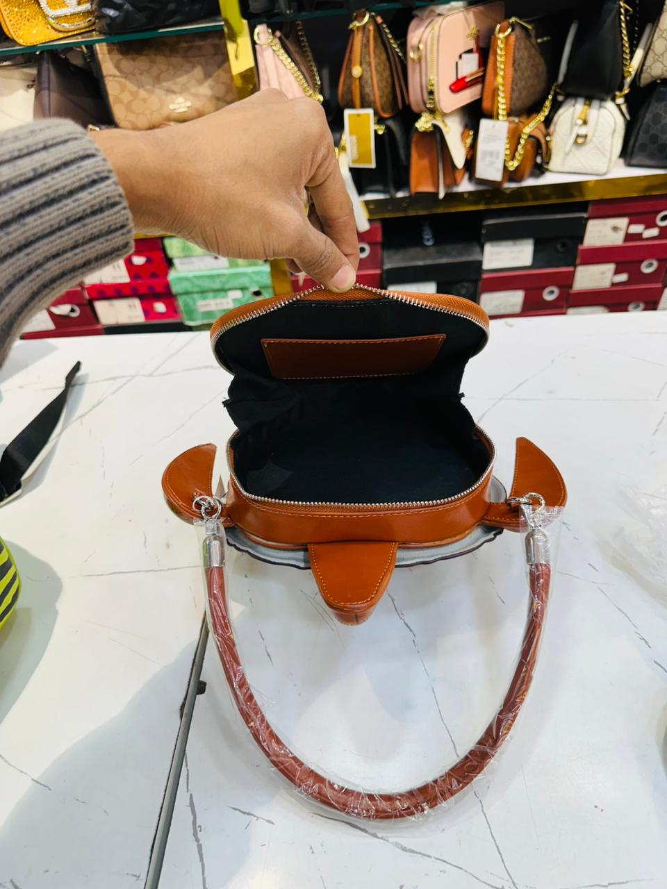 Elegant Turtle-Shaped Green Handbag