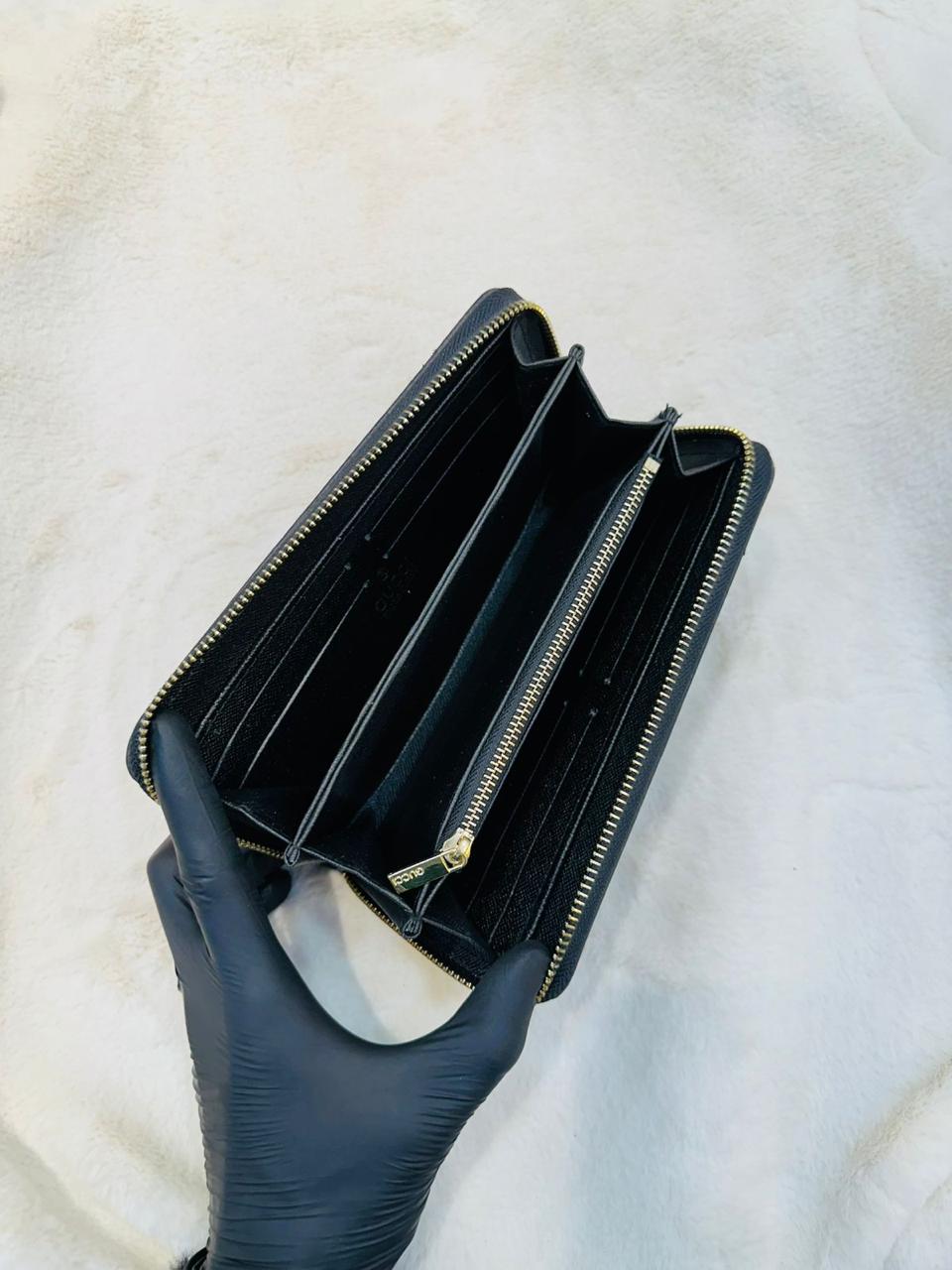 Elegant Gucci Wallet With Tiger Design