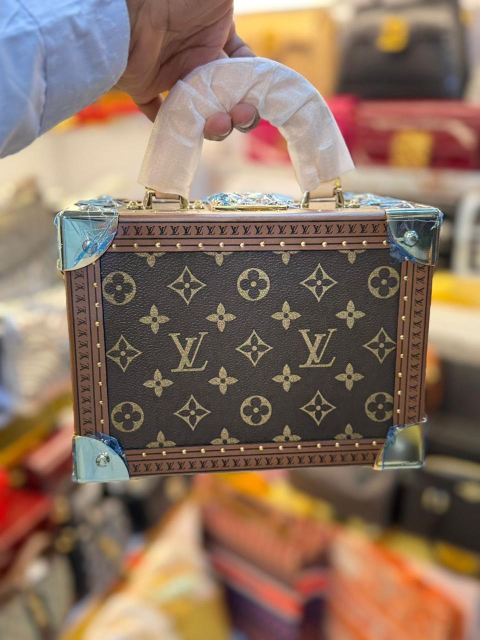 LV Small Hand With Elegant Design