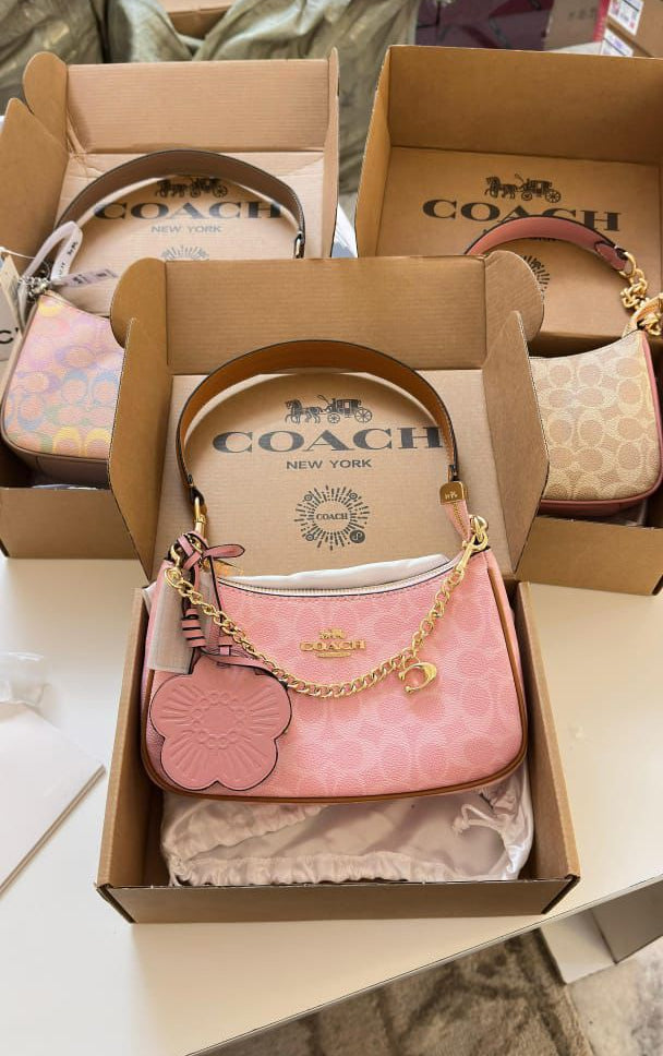 Stunning Coach Sling Bag PO13