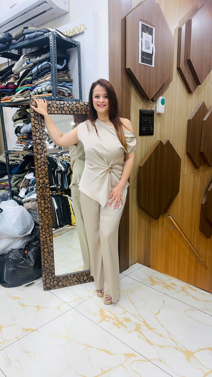 Beautiful one-shoulder top with wide-leg trousers PO75