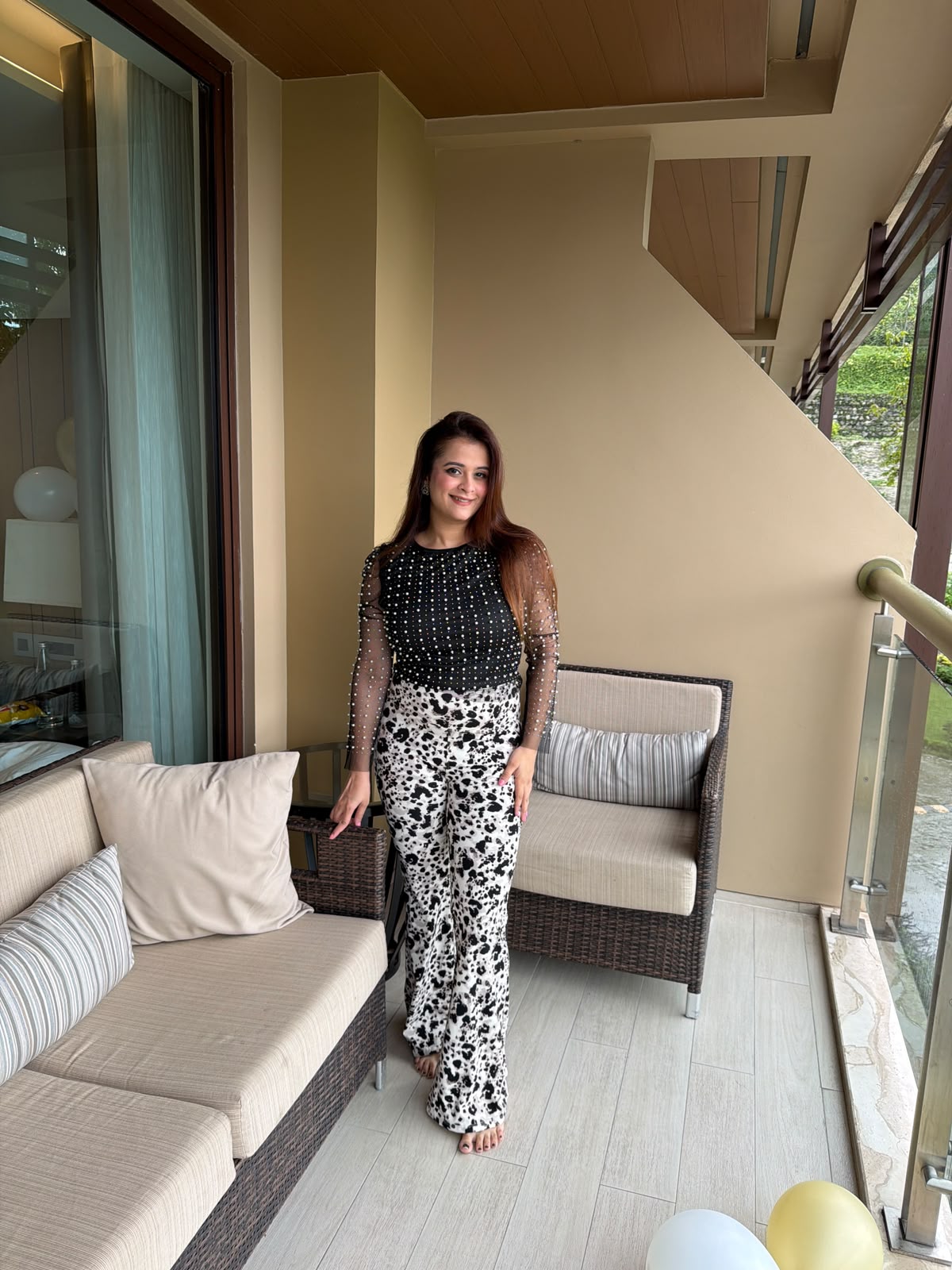 Beautiful black long-sleeve top PO86