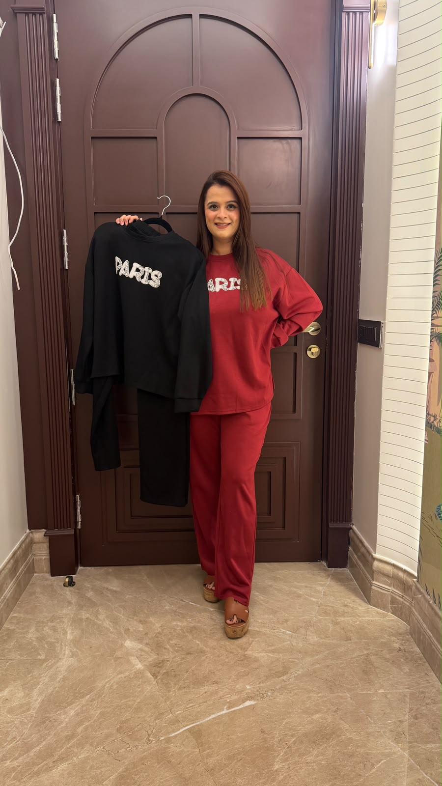 Elegant oversized crewneck sweatshirt and matching relaxed-fit trousers set PO174