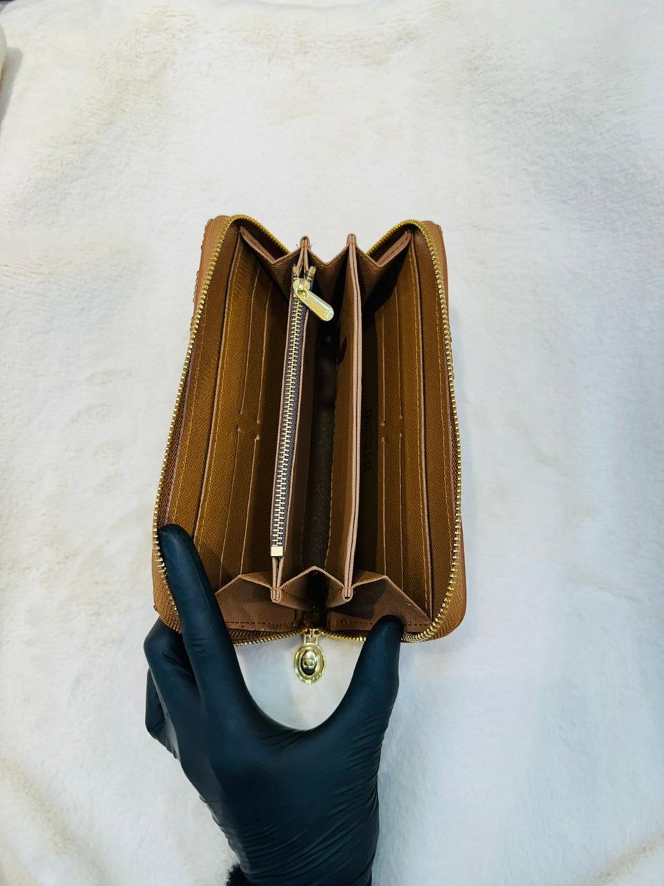 Elegant Dior Wallet With Dior Design