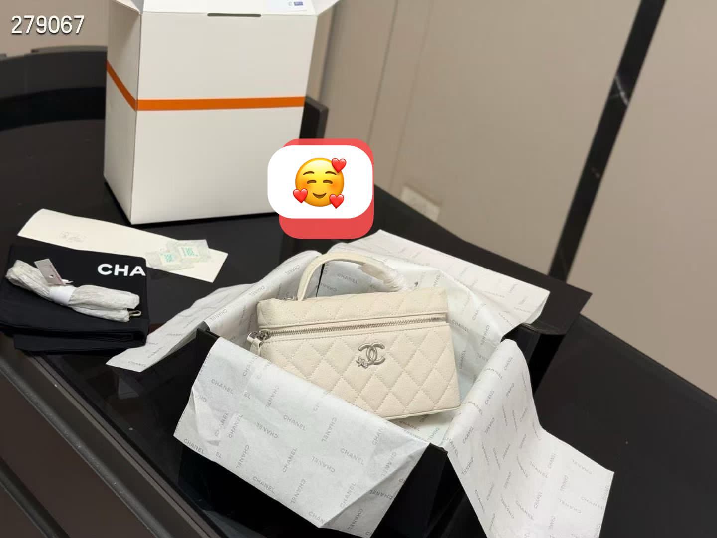 Chanel vanity premium