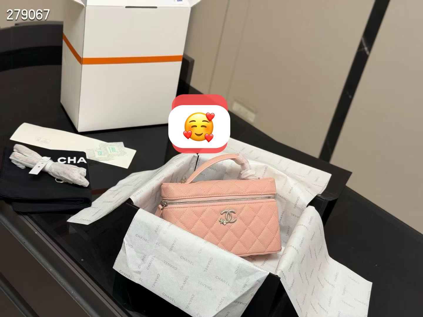 Chanel vanity premium