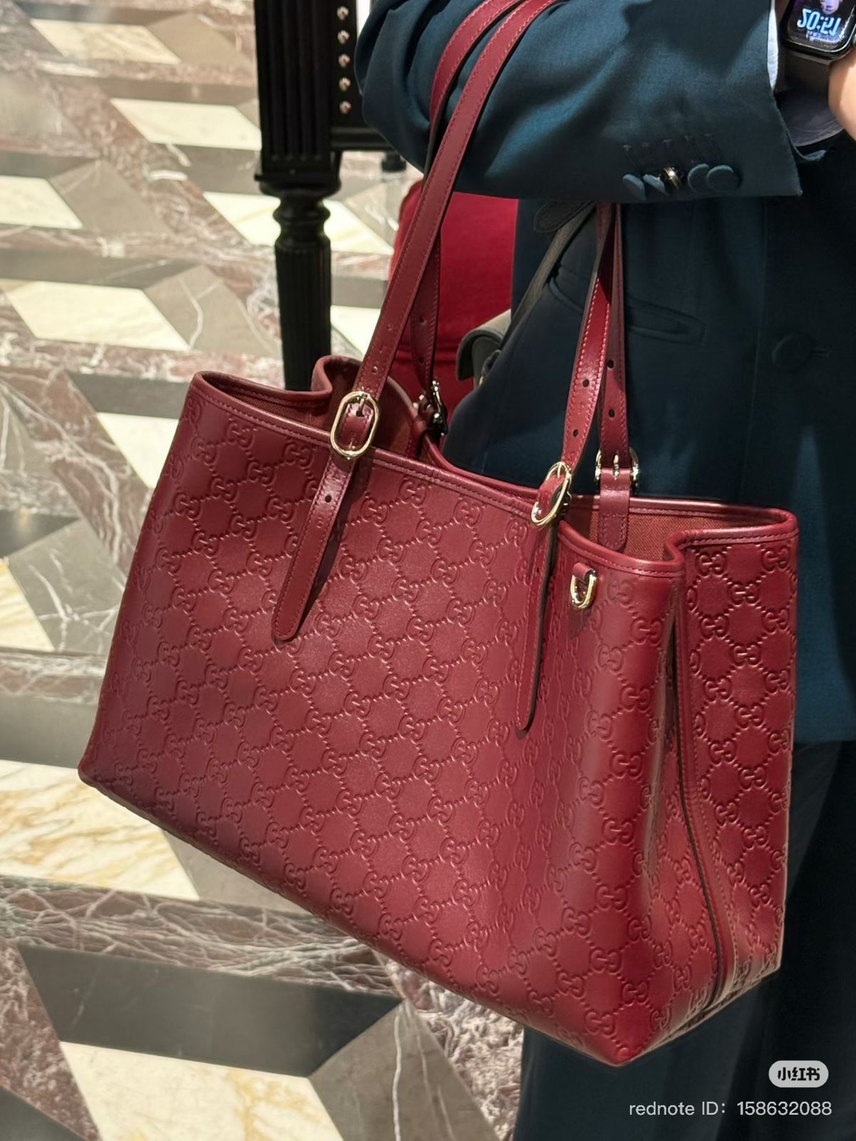 Gucci tote without charm