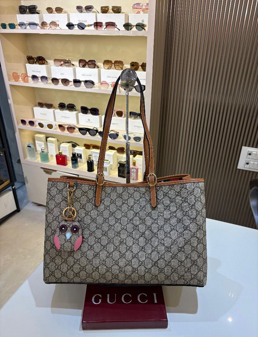 Gucci tote without charm