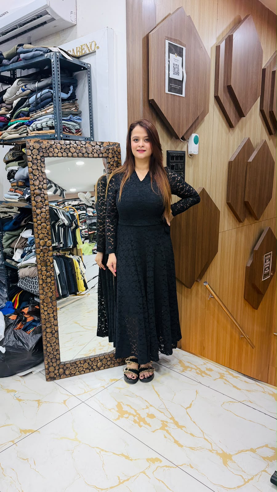 Beautiful long-sleeved floral lace long dress PO74