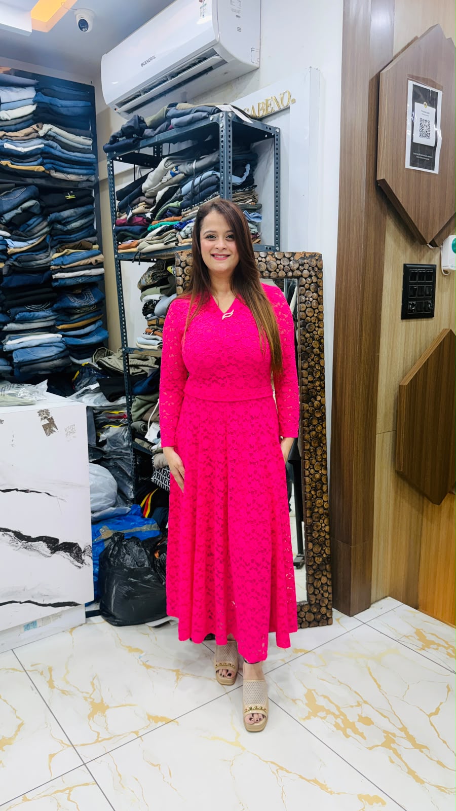 Beautiful long-sleeved floral lace long dress PO74