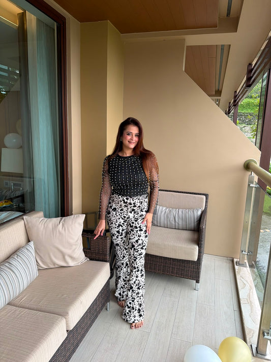 Beautiful black long-sleeve top PO86