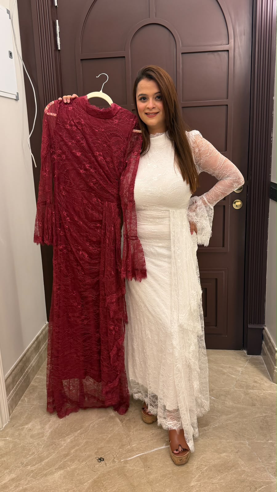 Elegant white long-sleeve lace maxi dress PO165