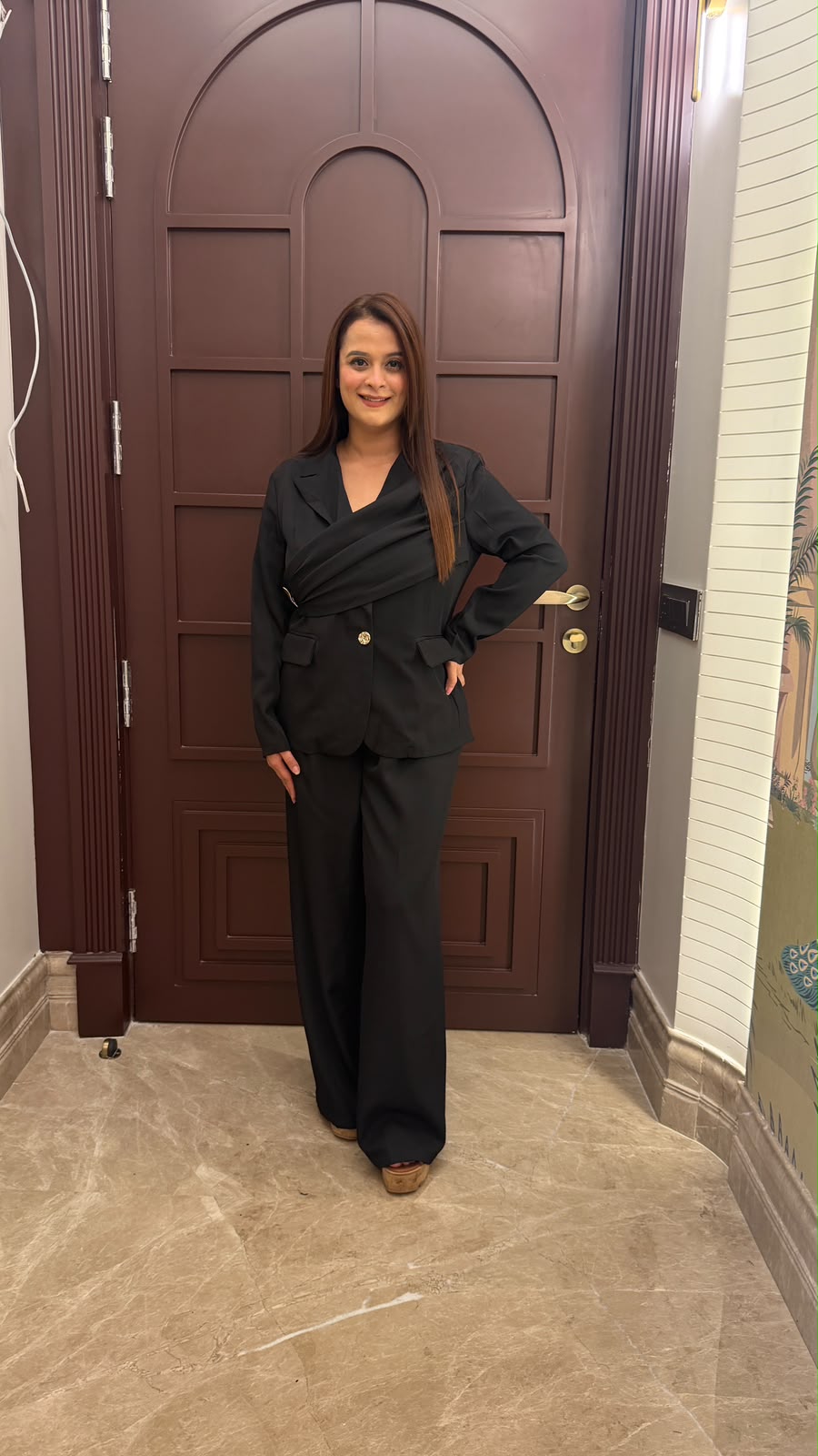 Elegant blazer with a draped wrap detail and matching wide-leg trousers PO173