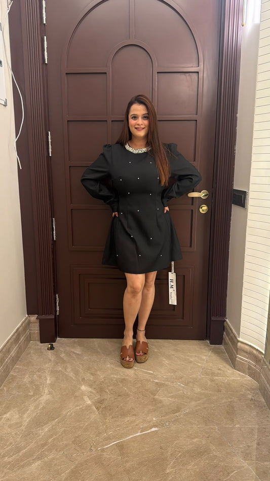 Beautiful long-sleeved mini dress PO175