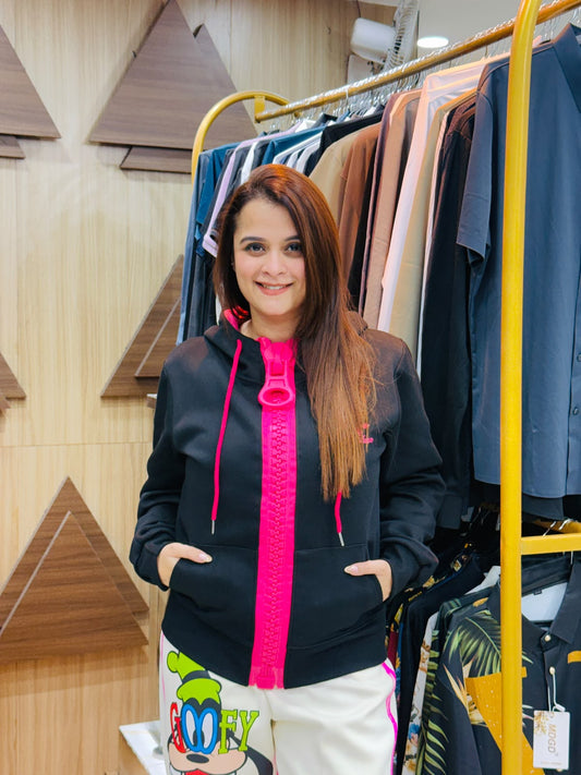 Beautiful black zip-up hoodie PO208