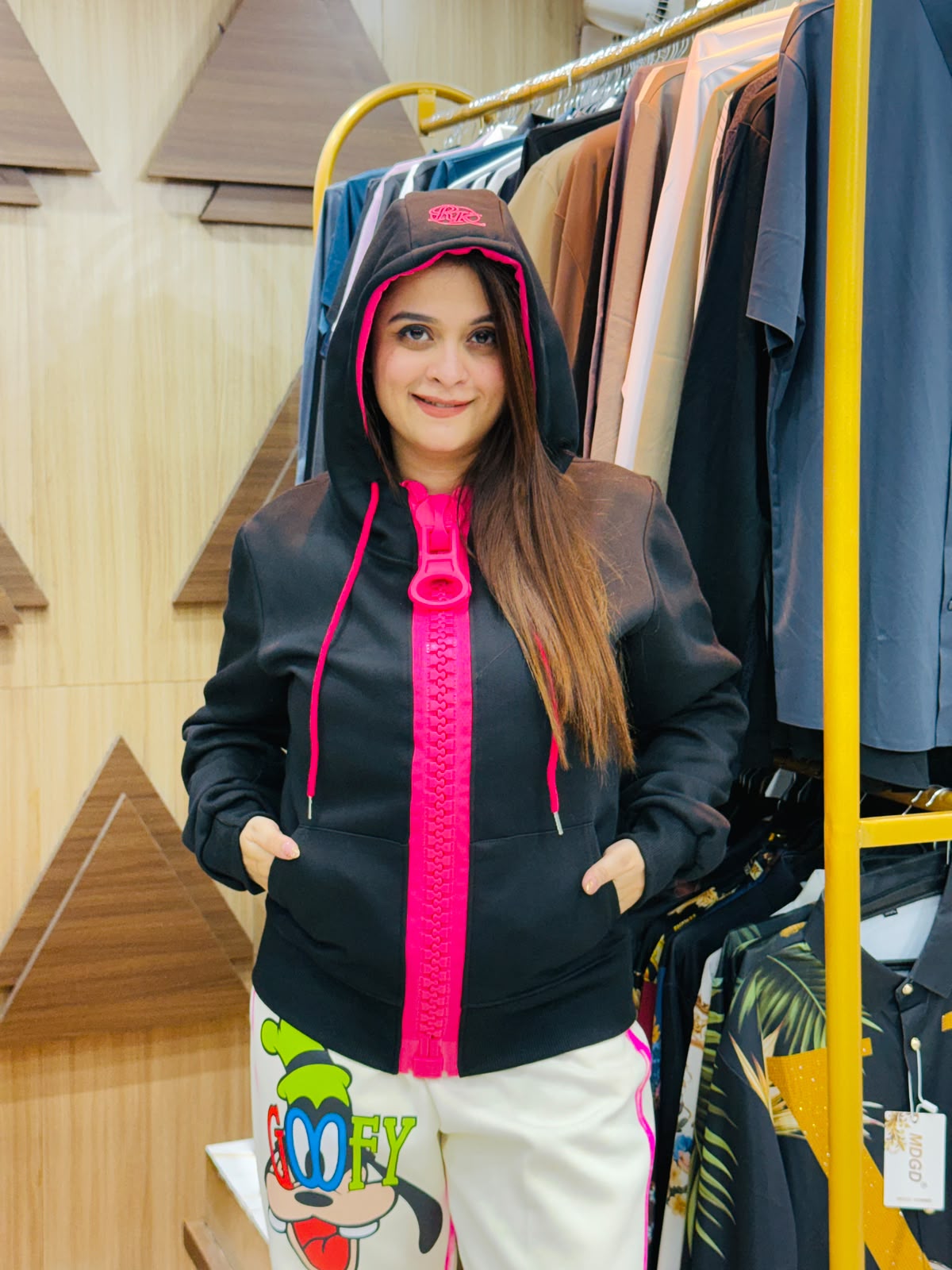 Beautiful black zip-up hoodie PO208