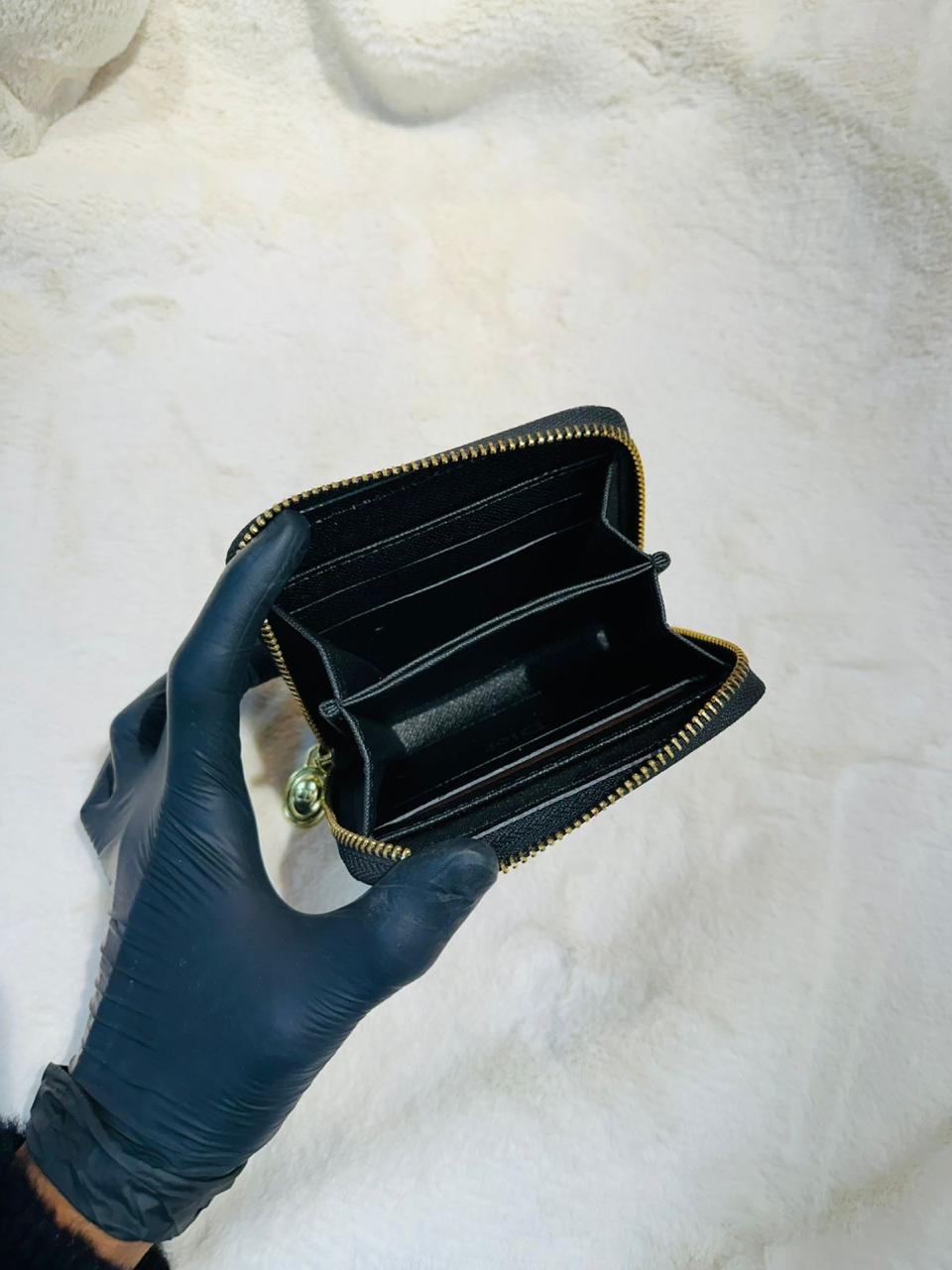 Beautiful Gucci Wallet With Different Design