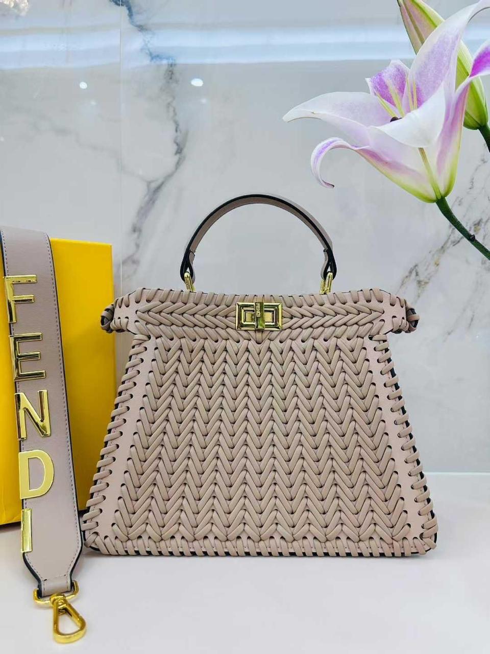 Elegant Fendi Hand Bag In Dual Color