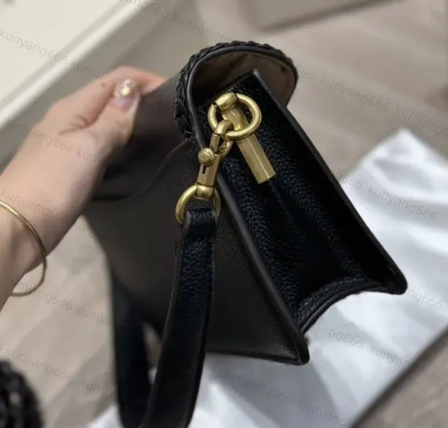 Gucci Woven Leather Handbag - Stylish Women's Messenger Bag PO02